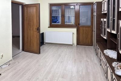 Apartament cu 3 camere decomandat în Farfuria