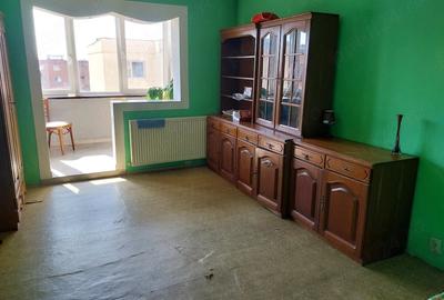 Apartament cu 2 camere decomandat în Tractorul - 8