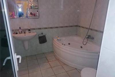 Casă cu 3 camere cu Teren 618 Mp în Girocului