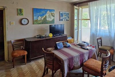 Apartament cu 3 camere semidecomandat în Giulești