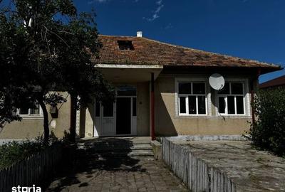 Casă cu 4 camere cu Teren 200 Mp în Stejaru - 1