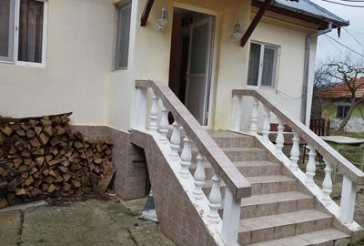 Casă cu 4 camere în Văleni-Dâmbovița