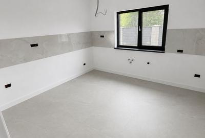 Casă cu 4 camere cu Teren 400 Mp în Clinceni