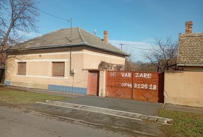 Casă cu 4 camere în Central