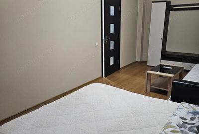 Garsonieră decomandată în Gorjului