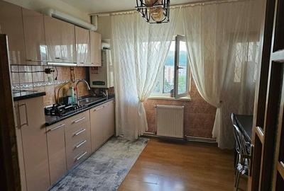 Apartament cu 3 camere decomandat în Exterior Vest