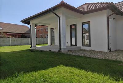 Duplex cu 4 camere cu Canalizare în Moșnița Nouă