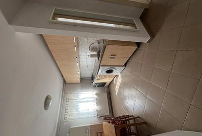 Apartament cu 3 camere semidecomandat în Girocului