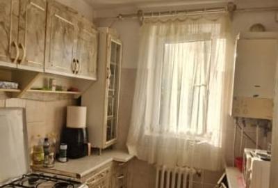 Apartament cu 2 camere semidecomandat, mobilat în Calea Moldovei