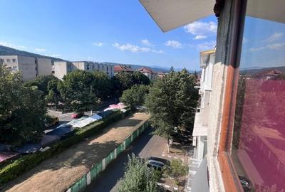 Apartament cu 3 camere în Traian