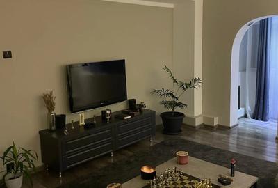 Apartament cu 3 camere decomandat, mobilat în Micro 3 - 1