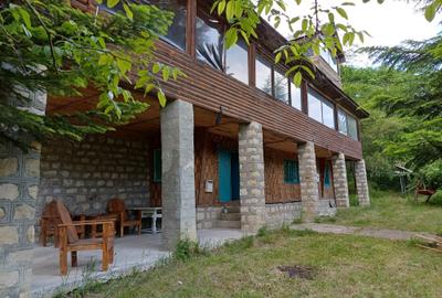 Casă individuală cu 8 camere cu Canalizare în Nistorești - 1