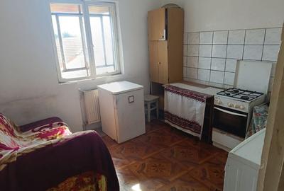 Garsonieră decomandată în Palas - 4