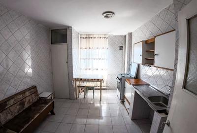 Apartament cu 3 camere decomandat în 9 Mai - 11