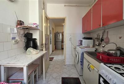 Apartament cu 3 camere semidecomandat în Astra