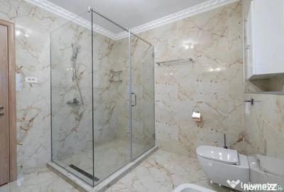 Casă cu 7 camere cu Teren 492 Mp în Central
