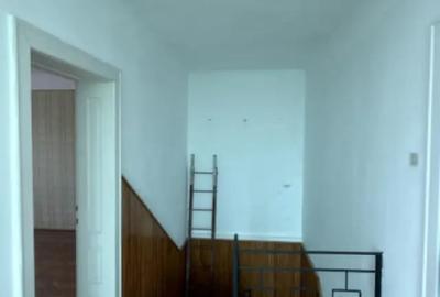 Casă cu 3 camere cu Teren 2200 Mp în Central