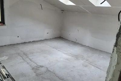 Spațiu comercial, de 280 mp, în Central - 3