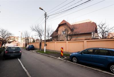Casă cu 5 camere cu Teren 380 Mp în Nufărul