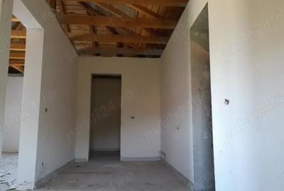 Casă cu 6 camere cu Teren 1100 Mp în Traian - 8