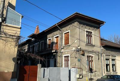 Casă cu 16 camere cu Teren 500 Mp în Parcul Carol