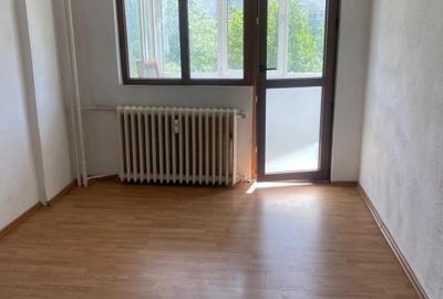Apartament cu 4 camere decomandat în Pantelimon