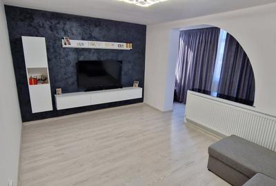 Apartament cu 2 camere decomandat, mobilat în Exterior Est