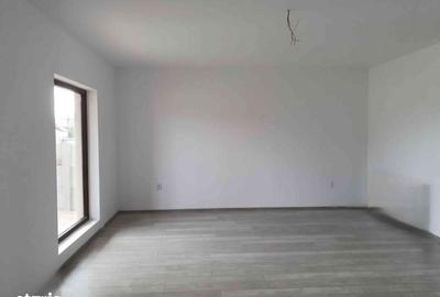 Casă cu 4 camere cu Teren 250 Mp în Malu Mare - 3