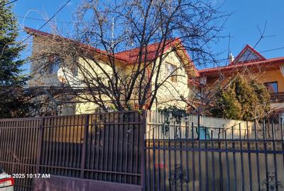 Casă cu 9 camere cu Canalizare în Andronache - 1