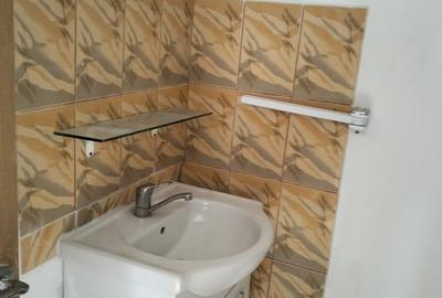 Casă cu 12 camere cu Teren 215 Mp în 13 Septembrie