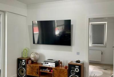 Apartament cu 3 camere semidecomandat în Florești