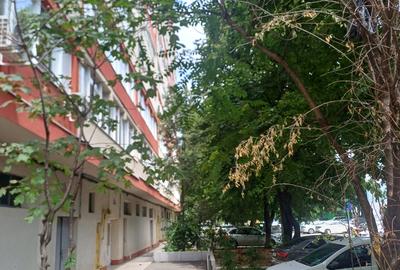 Apartament cu 3 camere decomandat în Giurgiului