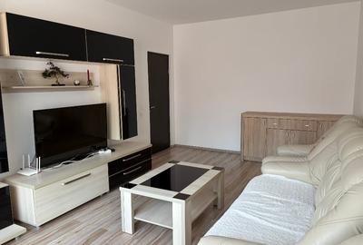 Apartament cu 3 camere decomandat, mobilat în Titan