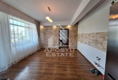 Apartament cu 3 camere nedecomandat, mobilat în Aurel Vlaicu
