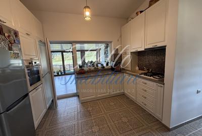 Apartament cu 4 camere în Florești
