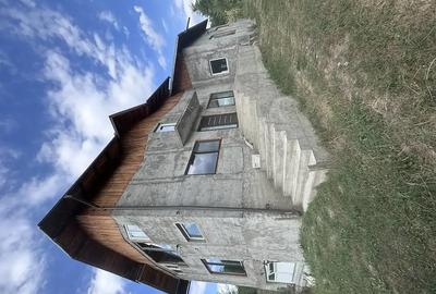 Casă cu Teren 1832 Mp în Glod