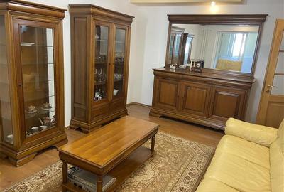 Apartament cu 4 camere decomandat în Central