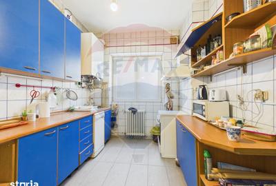 Apartament cu 4 camere decomandat în Victoriei