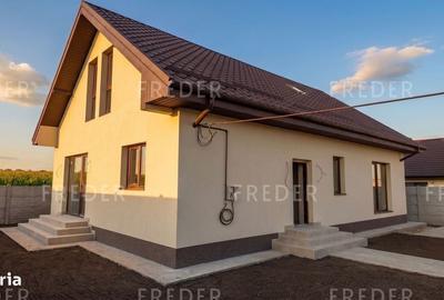 Casă cu 4 camere în Dascălu