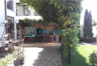 Casă cu 8 camere cu Garaj în Strejnicu - 5