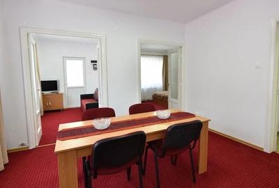 Apartament cu 3 camere semidecomandat, mobilat în Colentina