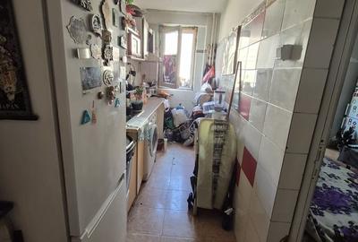 Apartament semidecomandat în Costin Georgian