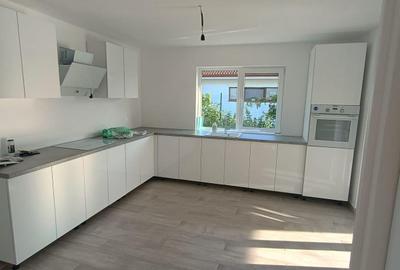 Casă individuală cu 4 camere cu Garaj în Satu Nou de Jos - 9