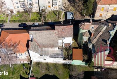 Casă cu Teren 240 Mp în Central