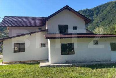 Casă cu 3 camere cu Teren 1100 Mp în Mărișel