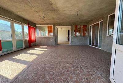 Casă cu Teren 1260 Mp în Făcăeni
