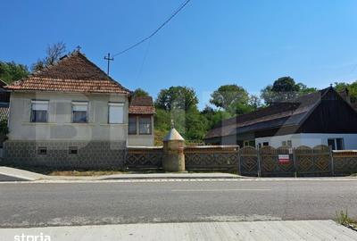 Casă cu 5 camere cu Teren 1600 Mp în Mărișelu
