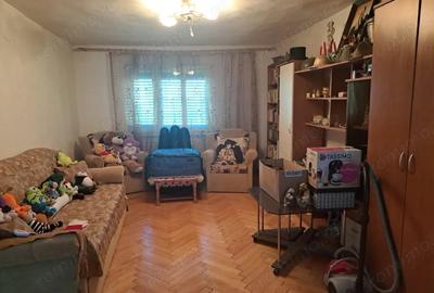 Casă cu 8 camere cu Teren 330 Mp în Central