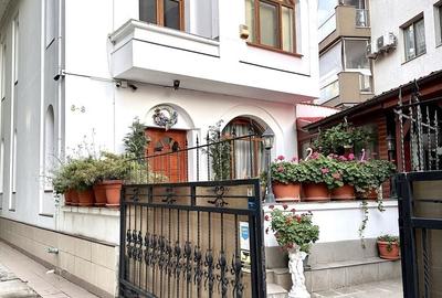 Apartament cu 3 camere nedecomandat în Central