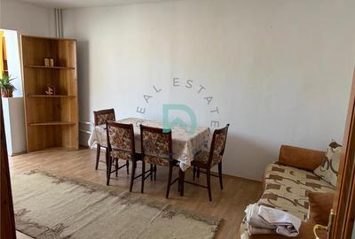 Apartament cu 3 camere decomandat în Răcădău